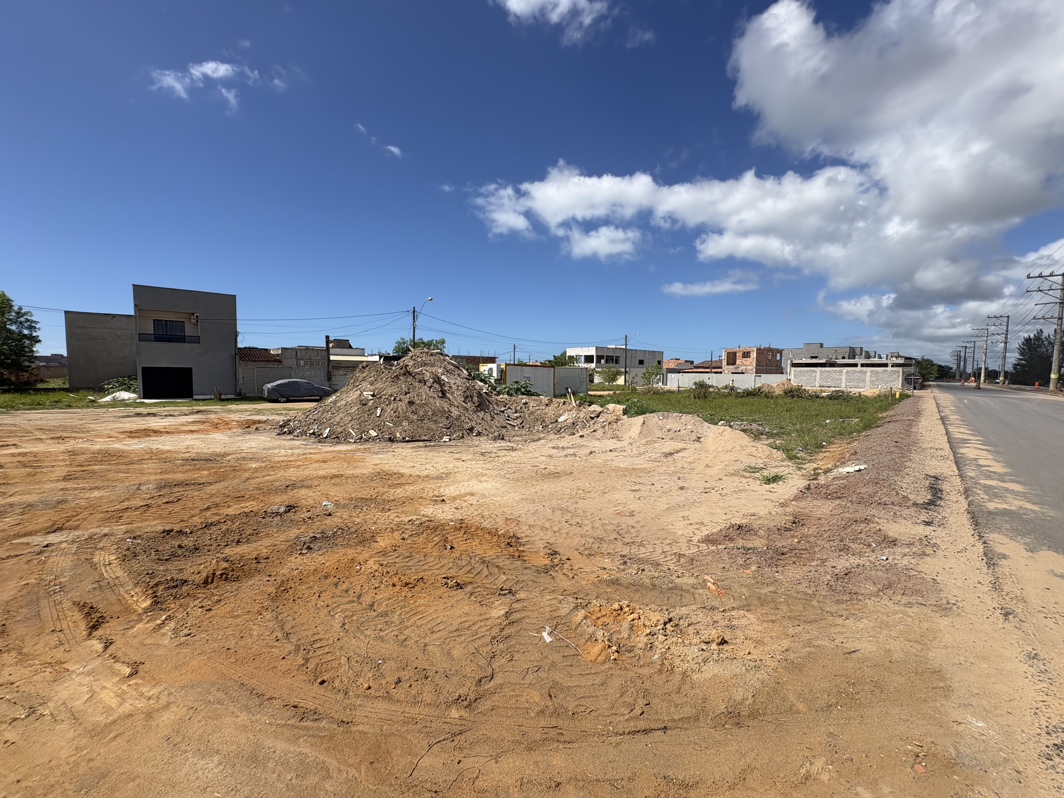 Área com 1800m2 de Frente para a ES 010