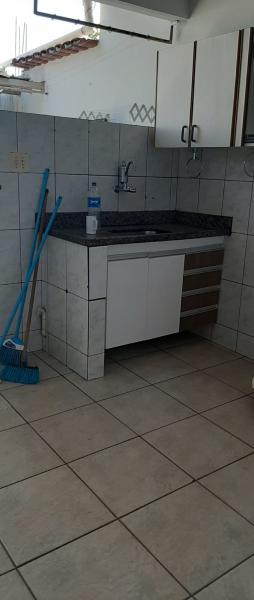 Prédio com 3 imóveis bairro de Lourdes
