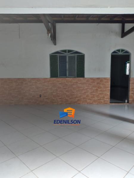 Oportunidade casa  no centro com 03 moradas