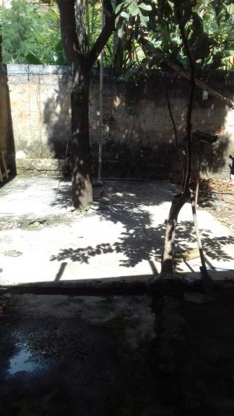 Casa em 1/2 lote