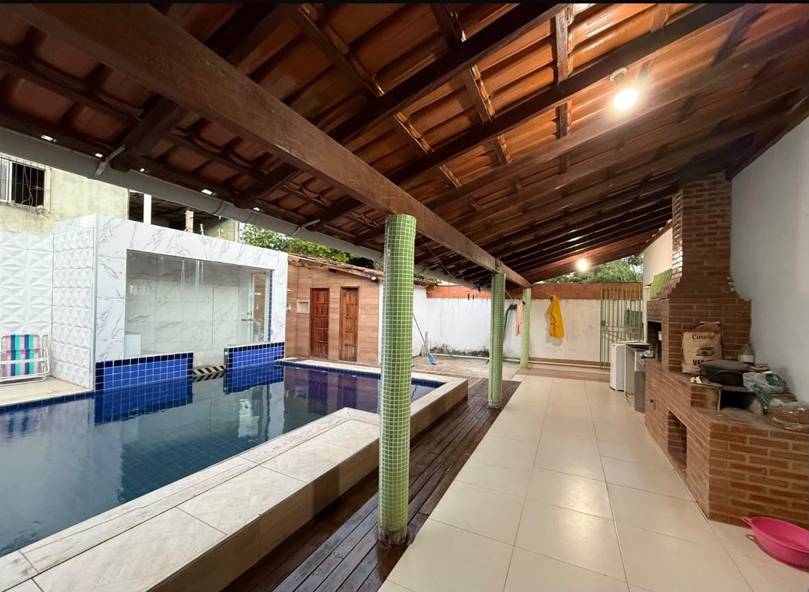 🏡✨ CASA COM ÁREA DE LAZER COMPLETA À VENDA! 🌴🏊
