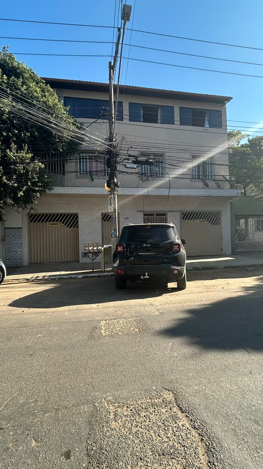 Prédio com 3 imóveis bairro de Lourdes
