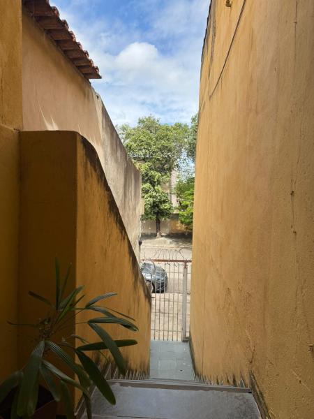 Casa edificada em lote inteiro bairro Vila Bretas