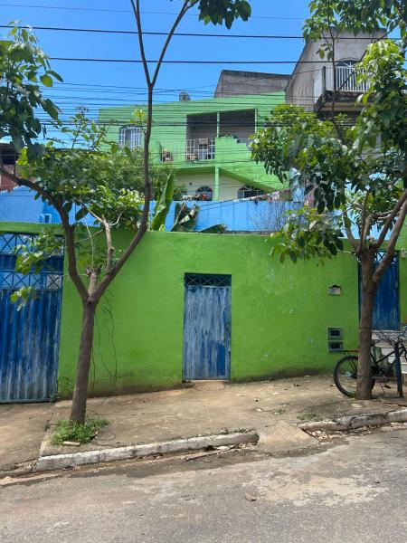 Duas casas no bairro Park Fraternidade