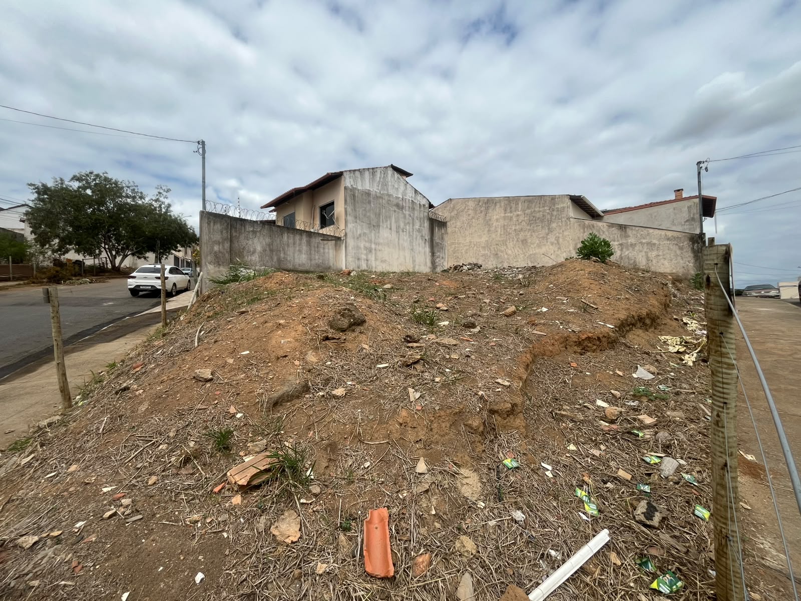 Lote 236m Castanheiras de esquina