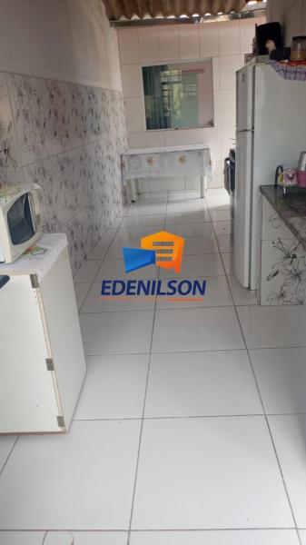 Casa edificada em 1/2 lote