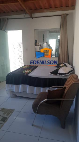 Casa edificada em 1/2 lote