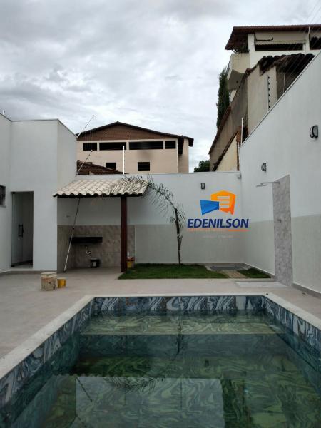 Casa com 02 suítes lote inteiro