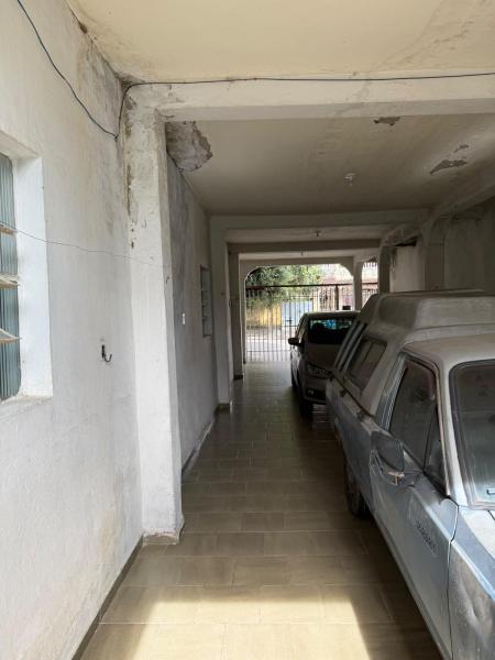 Casa edificada em lote inteiro bairro Vila Bretas