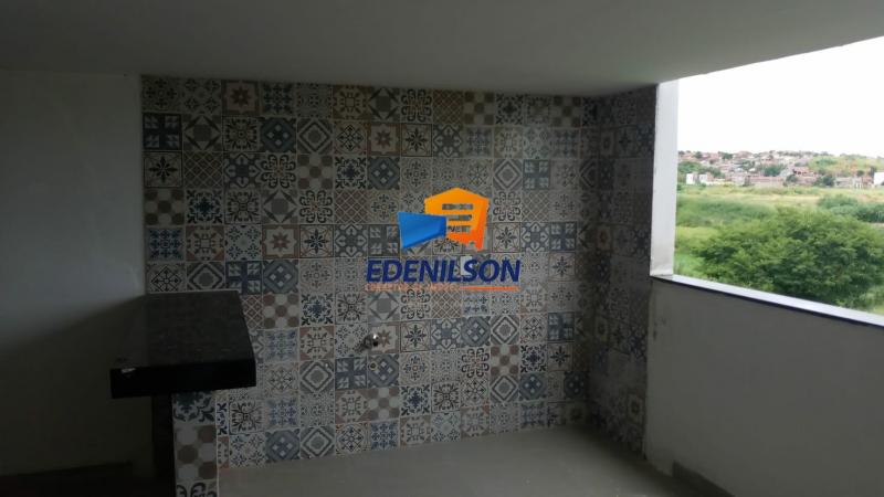 Oportunidade casa área subterrânea no bairro Castanheiras