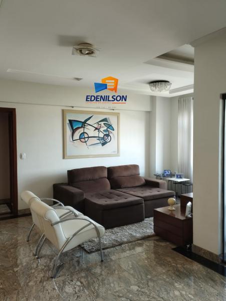 Excelente apartamento no centro com portaria, elevador, salão de festas