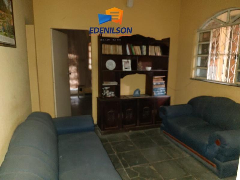 Casa antiga edificada lote inteiro