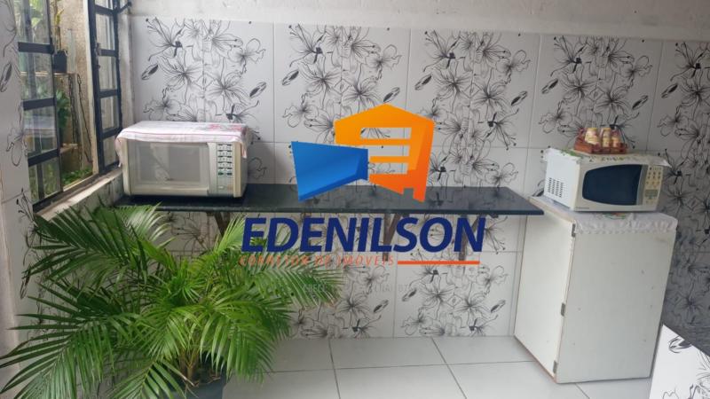 Casa edificada em 1/2 lote