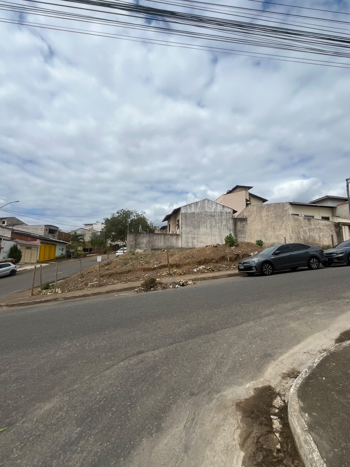 Lote 236m Castanheiras de esquina