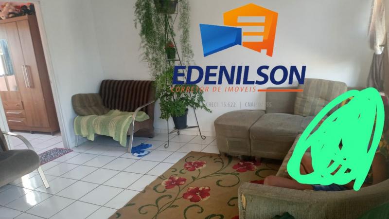 Casa edificada em 1/2 lote