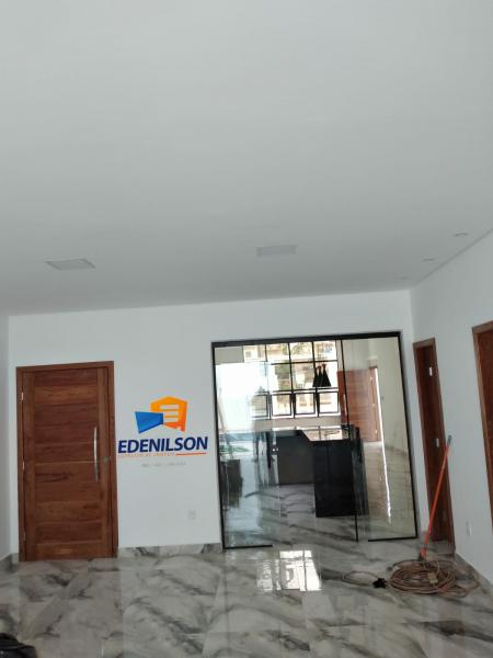 Casa com 02 suítes lote inteiro