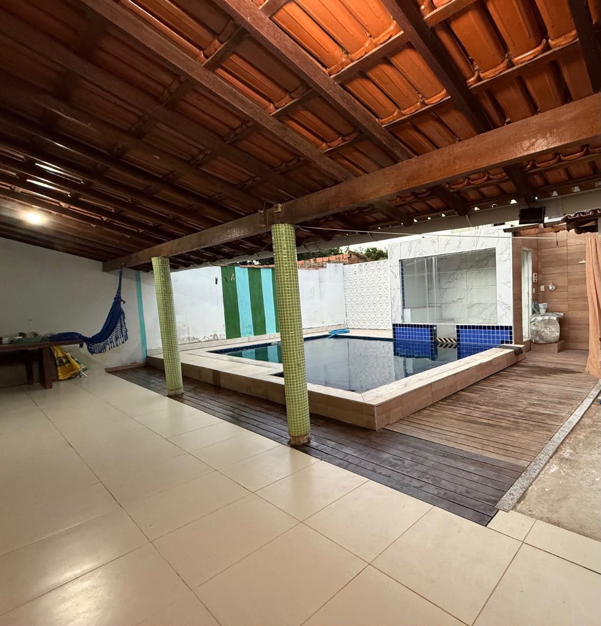 🏡✨ CASA COM ÁREA DE LAZER COMPLETA À VENDA! 🌴🏊