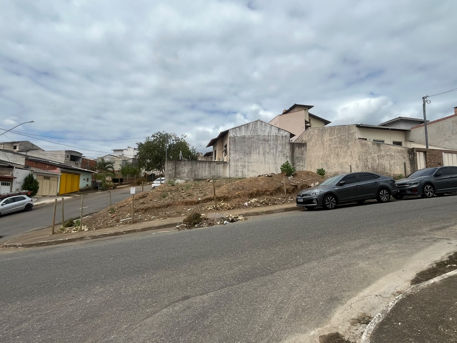 Lote 236m Castanheiras de esquina