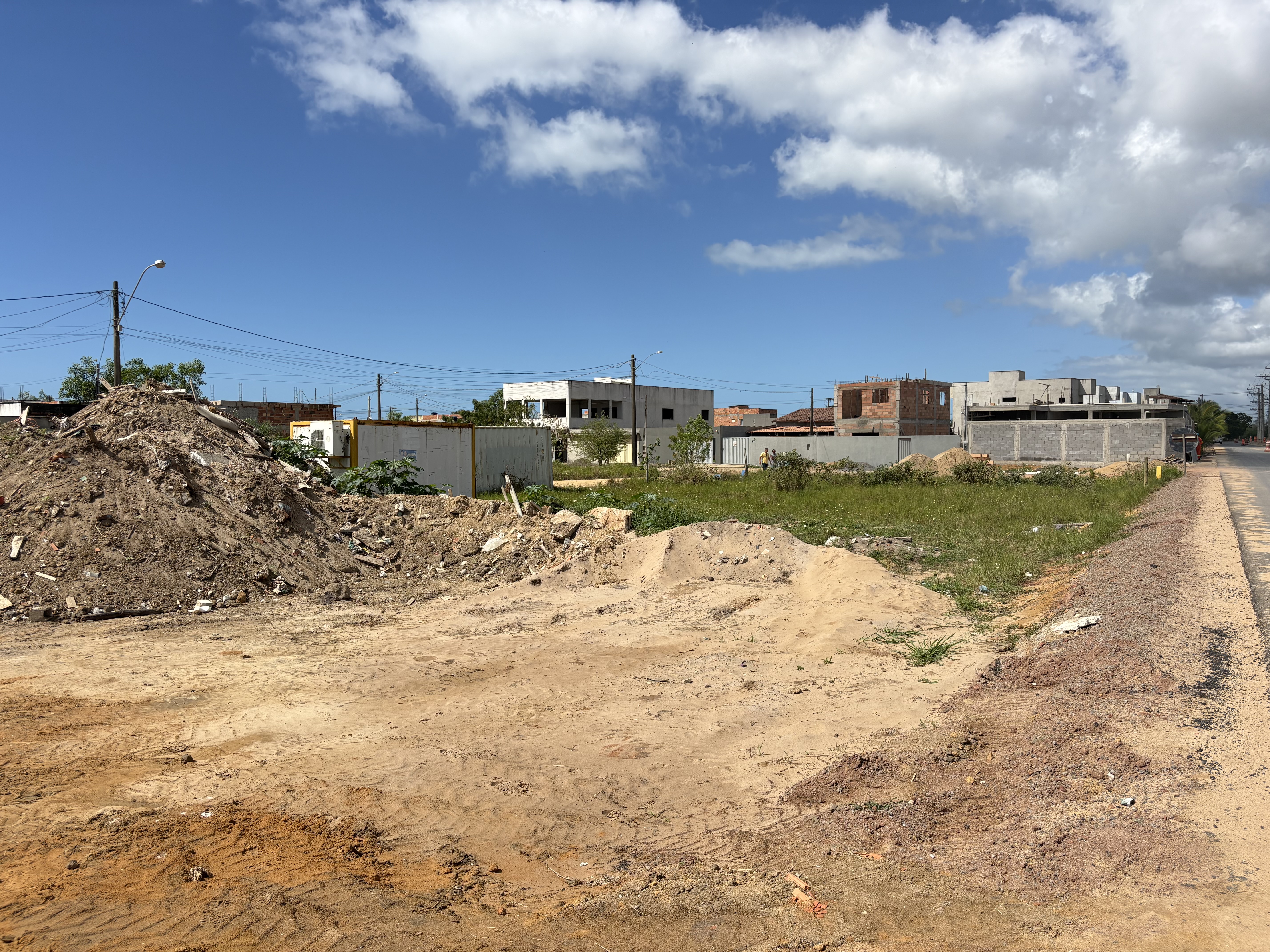 Área com 1800m2 de Frente para a ES 010
