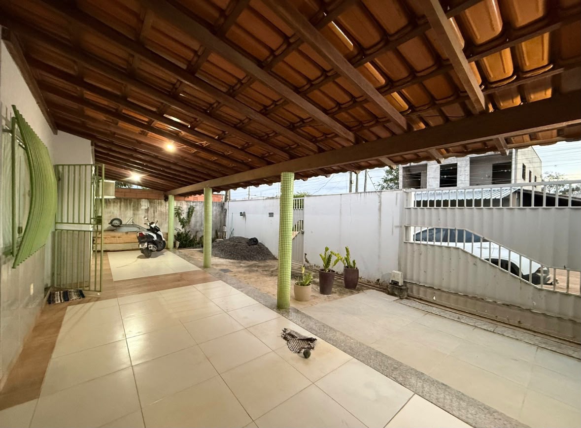 🏡✨ CASA COM ÁREA DE LAZER COMPLETA À VENDA! 🌴🏊