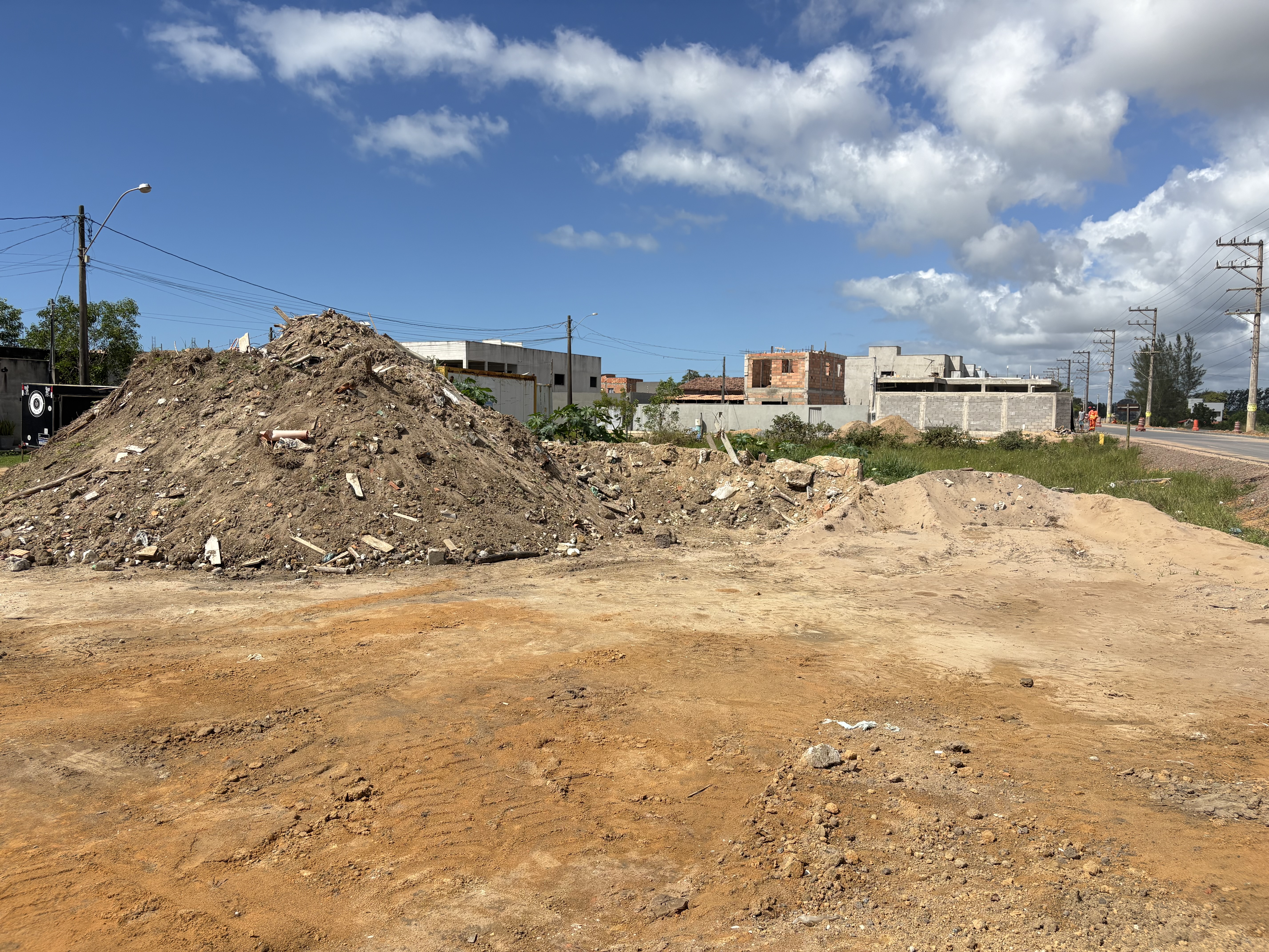 Área com 1800m2 de Frente para a ES 010
