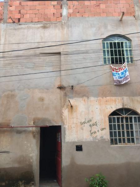 Casa com duas moradas