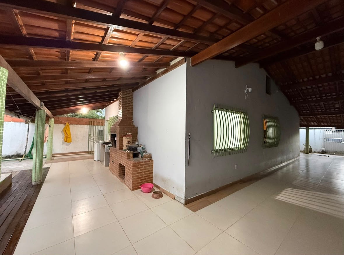 🏡✨ CASA COM ÁREA DE LAZER COMPLETA À VENDA! 🌴🏊
