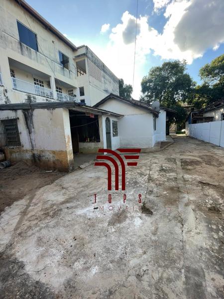 Dois imóveis no bairro São Pedro