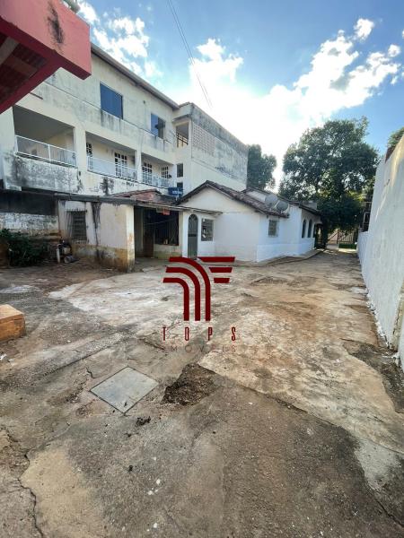 Dois imóveis no bairro São Pedro