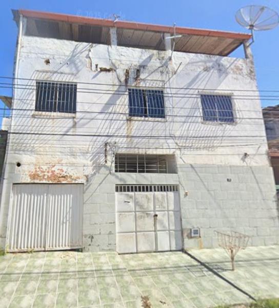 Casa com 6 moradas no Santa Helena