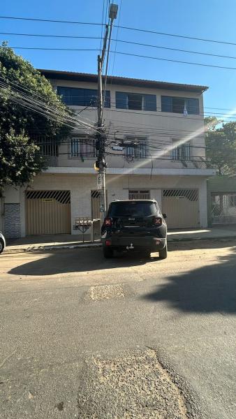 Prédio com 3 imóveis bairro de Lourdes