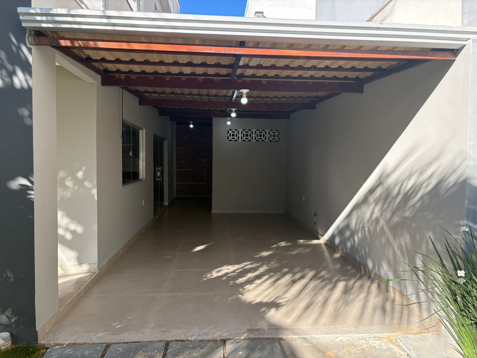 🏡✨ VIVA A POUCOS PASSOS DO MAR EM GURIRI! 🌊