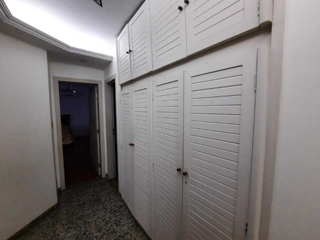 Apartamento 4 quartos(1 suíte)  no Centro